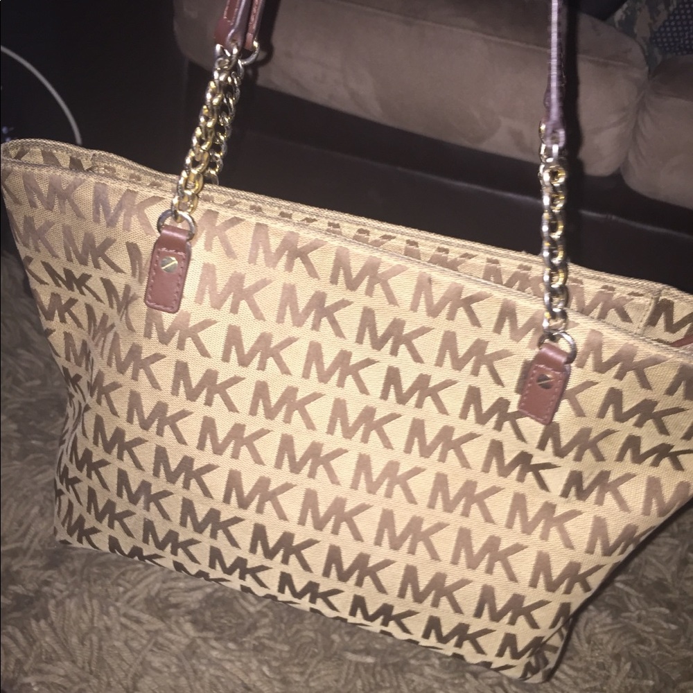 Micheal Kors purse